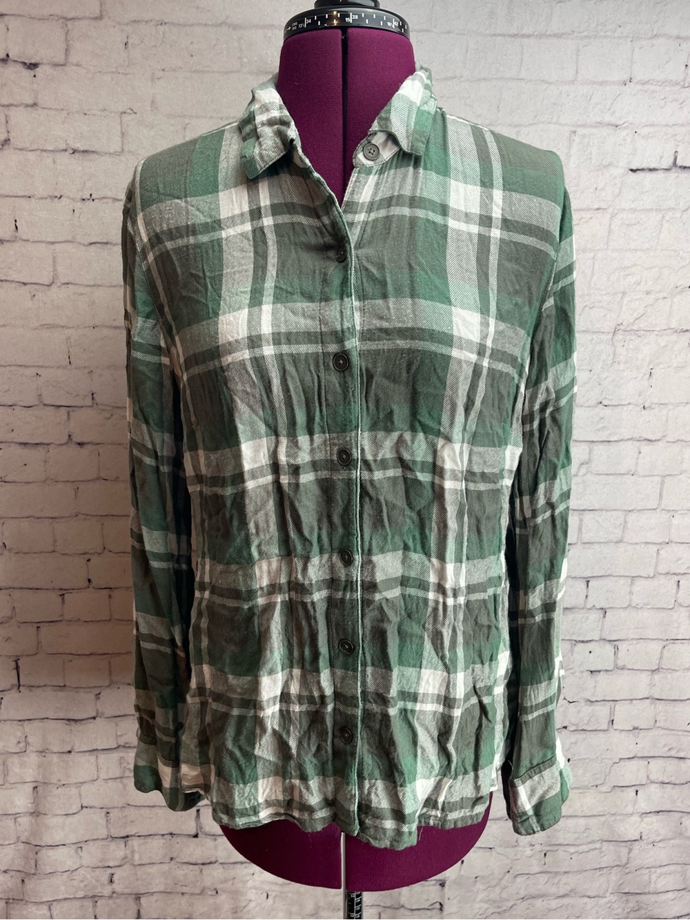 Green plaid long sleeve button down shirt size small